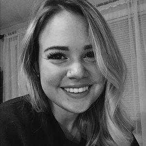 Meet your Posher, Caitlin